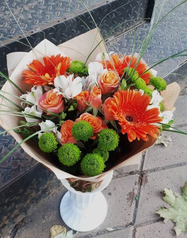Букет цветов из: Герберы, Хризантемы, Альстромерии и Розы в Зеленоградске