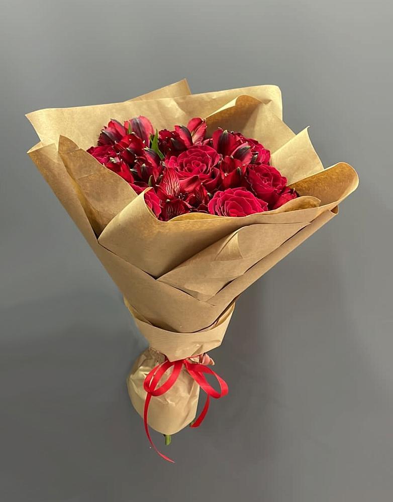 Букет цветов из: Альстромерии и Розы в Зеленоградске