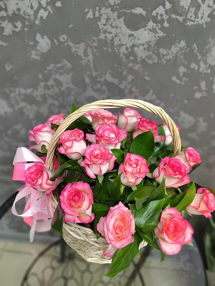 Цветочная композиция из Розы в корзине в Зеленоградске