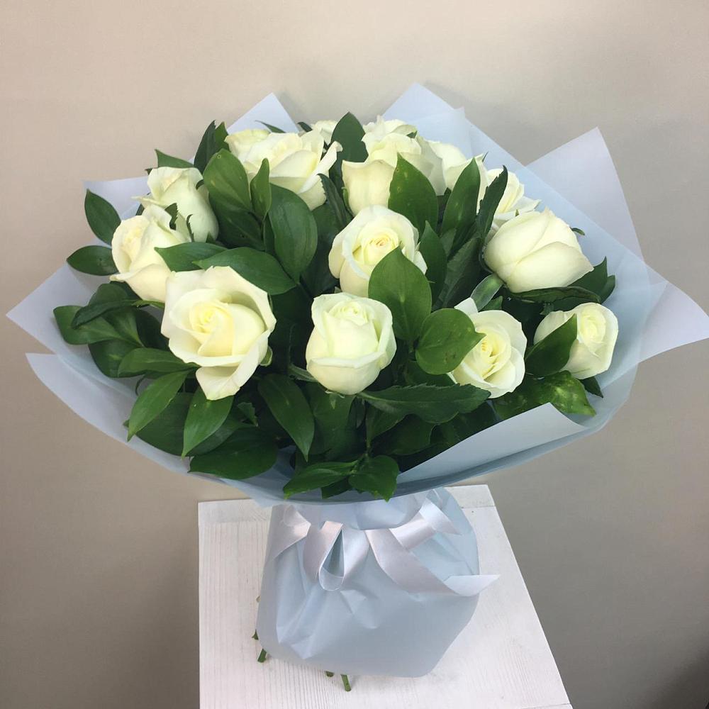 Букет 15 Белых роз Проуд в Зеленоградске