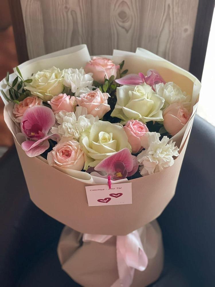 Букет цветов из: Орхидеи, Розы и Гвоздики в Зеленоградске