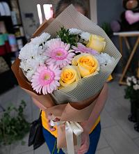 Букет цветов из:  Герберы, Розы и Хризантемы в Зеленоградске
