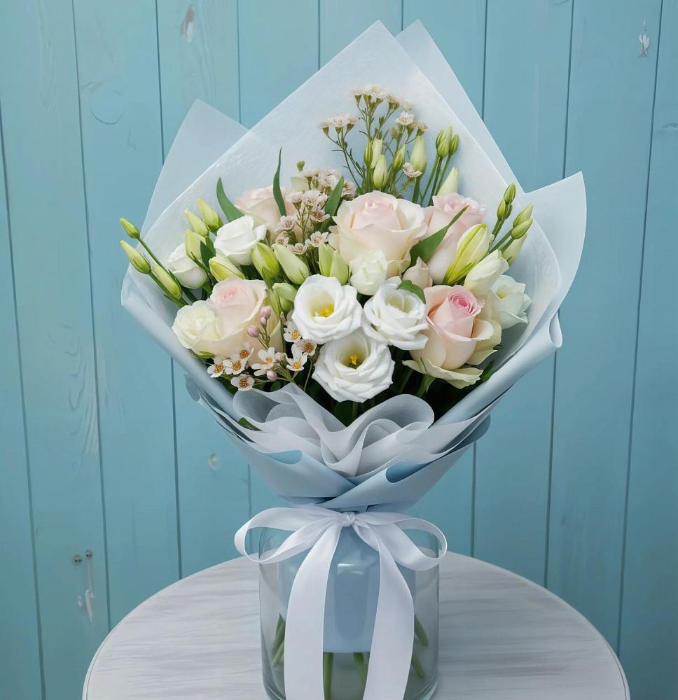 Букет цветов из: Розы и Лизиантусы в Зеленоградске