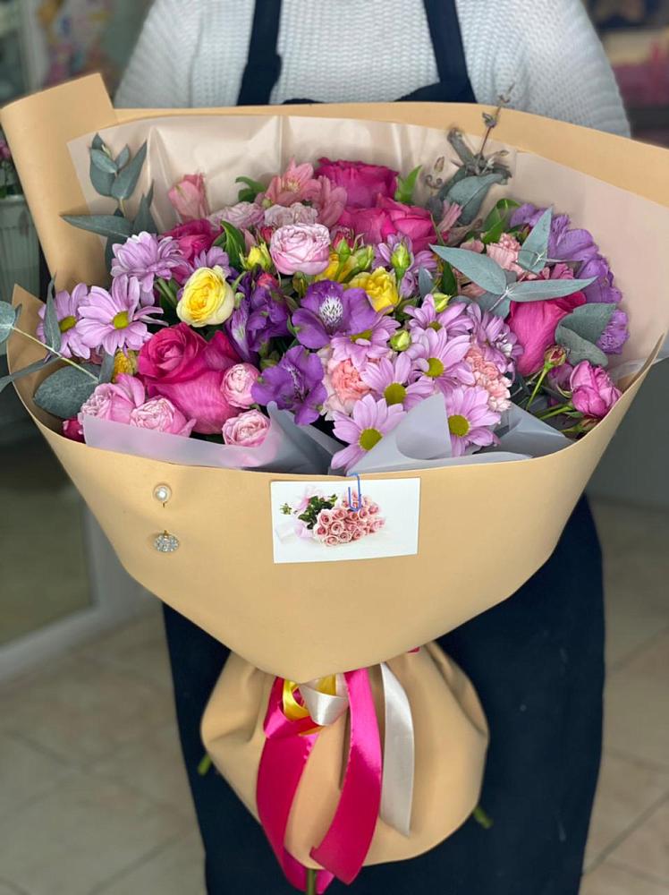 Букет цветов из: Хризантемы, Гвоздики и Альстромерии в Зеленоградске