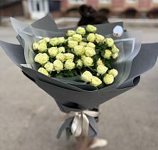 Букет Белые кустовые розы Солинеро в Зеленоградске