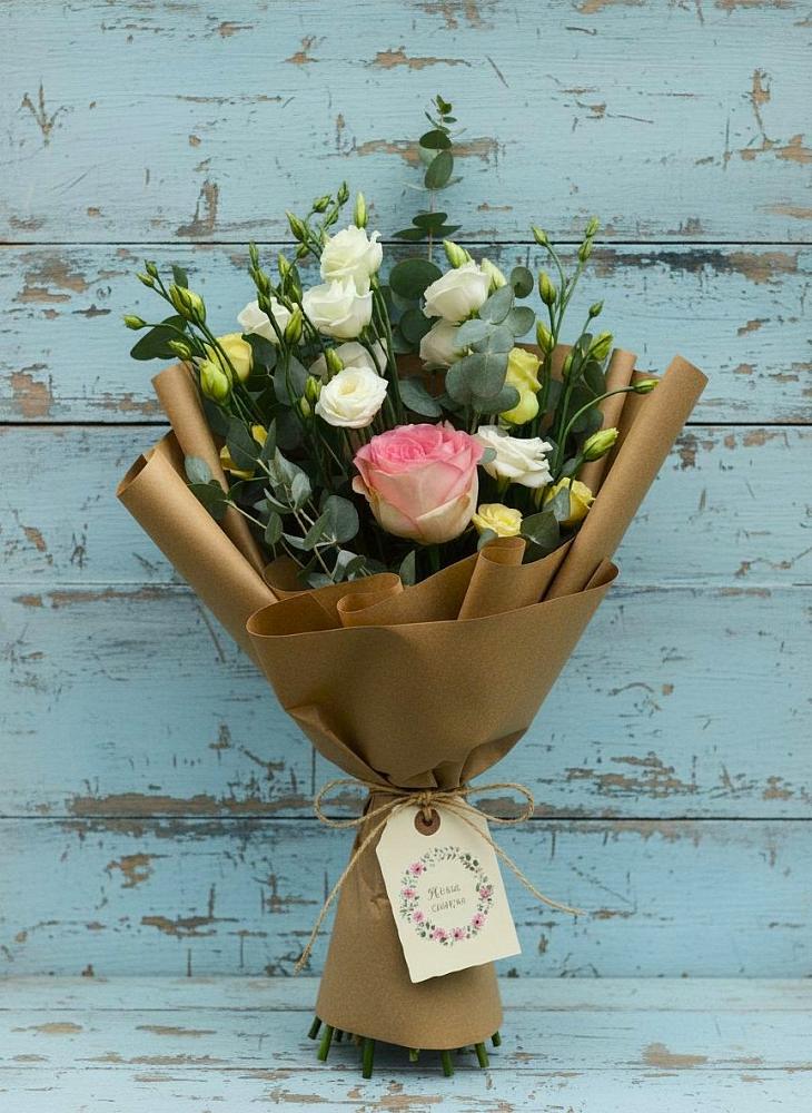 Букет цветов из: Розы и Лизиантусы в Зеленоградске