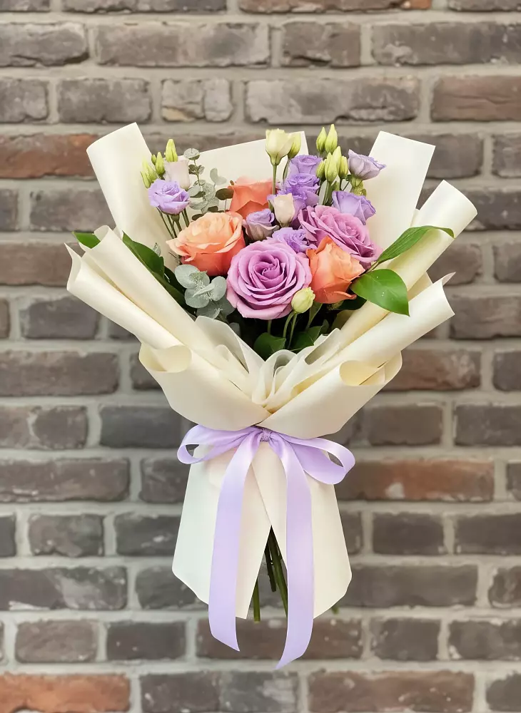 Букет цветов из: Лизиантусы и Розы в Зеленоградске