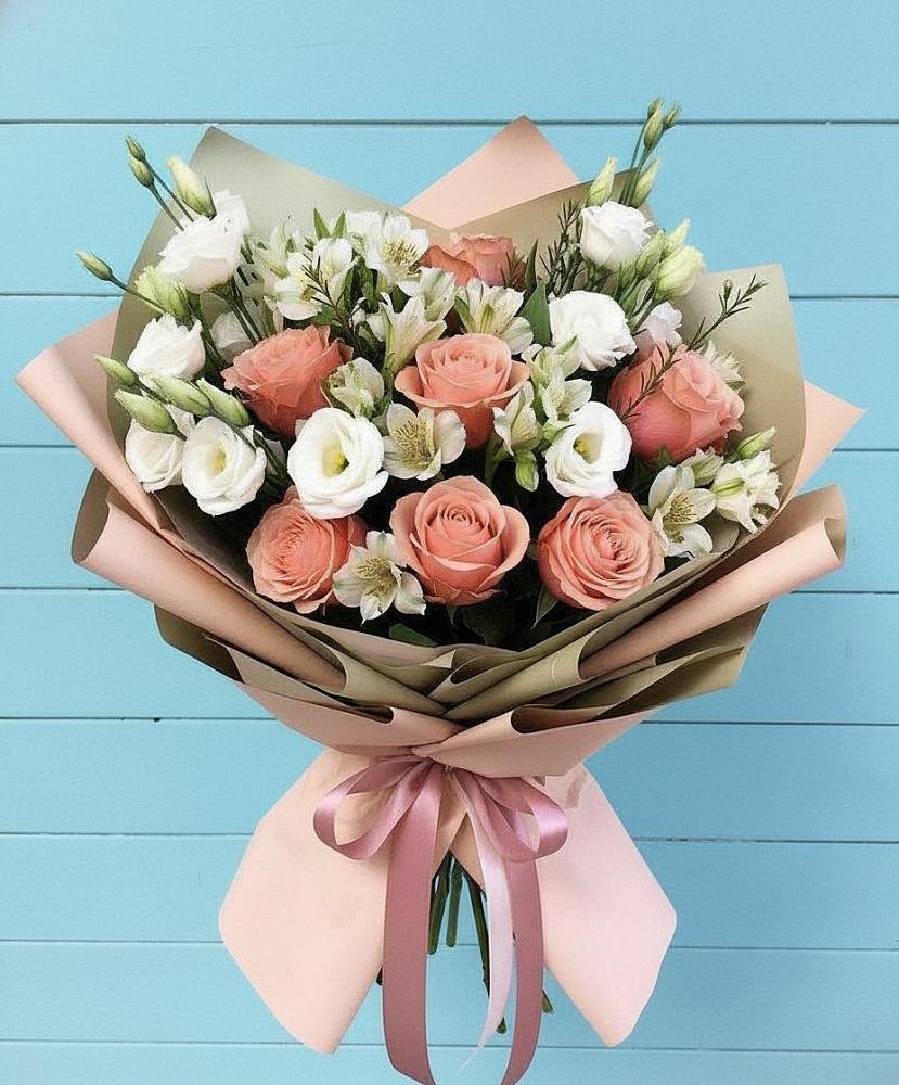 Букет цветов из: Розы, Альстромерии и Лизиантусы в Зеленоградске