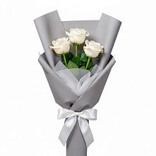 Букет 3 белые розы в Зеленоградске