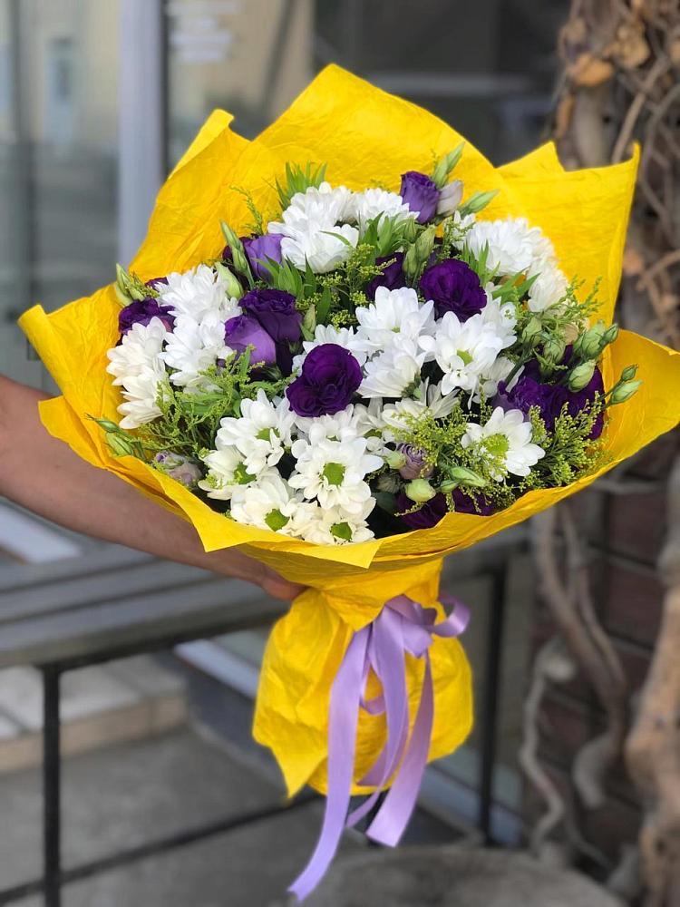 Букет цветов из: Ирисы, Хризантемы и Ромашки в Зеленоградске