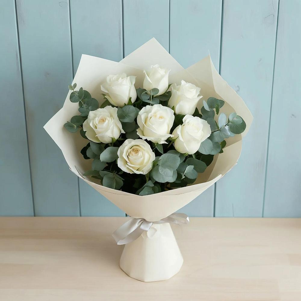 Букет Белые розы в Эвкалипте в Зеленоградске
