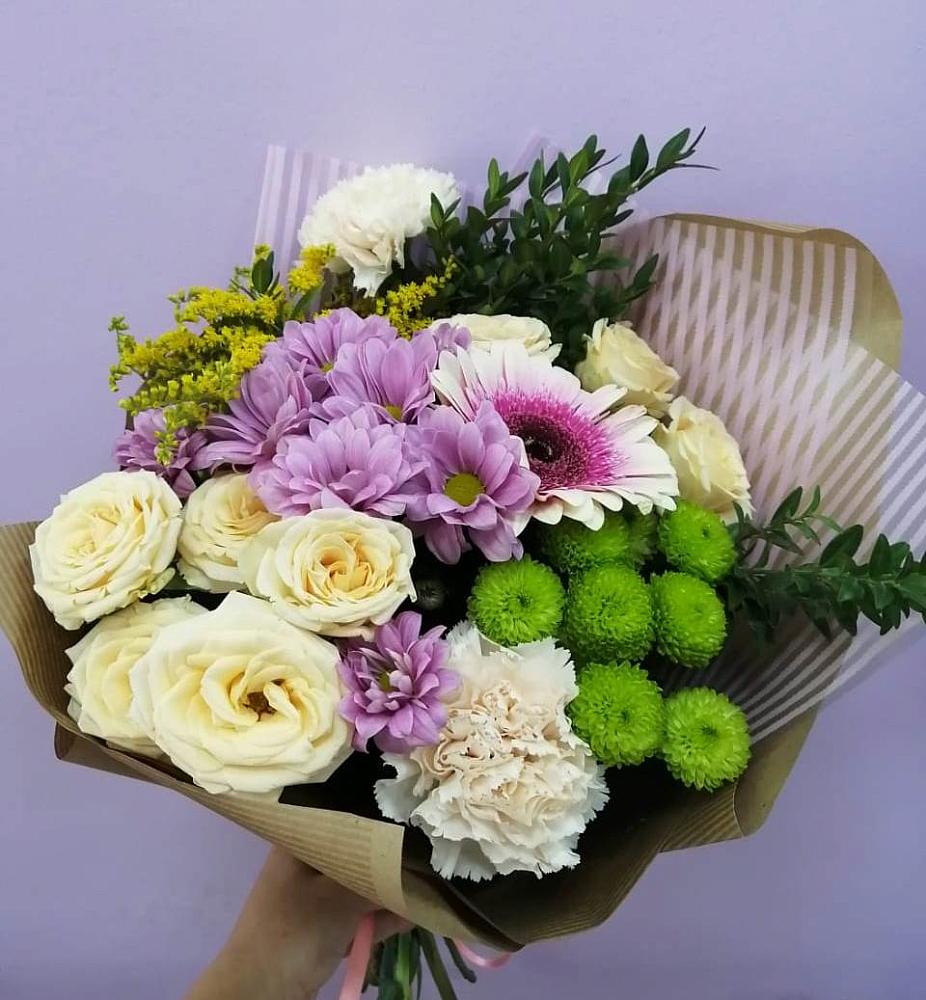 Букет цветов из: Хризантемы, Розы, Гвоздики и Герберы в Зеленоградске