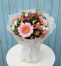 Букет цветов из:  Герберы, Альстромерии и Лизиантусы в Зеленоградске