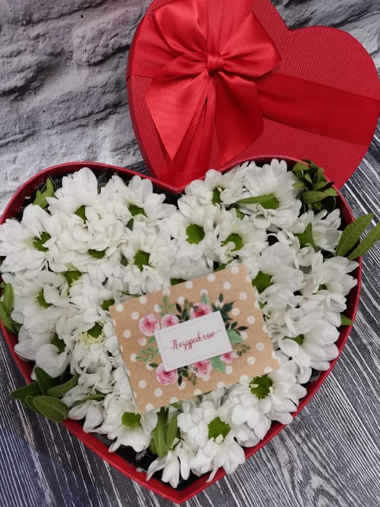 Цветочная композиция из Хризантемы в виде сердца в Зеленоградске