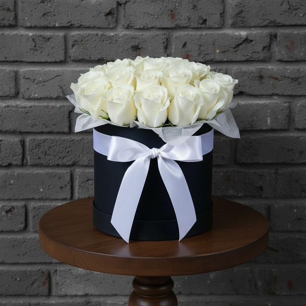 Цветочная композиция из Розы в шляпной коробке в Зеленоградске