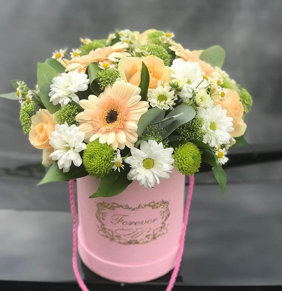 Цветочная композиция из Розы, Герберы и Хризантемы в шляпной коробке в Зеленоградске