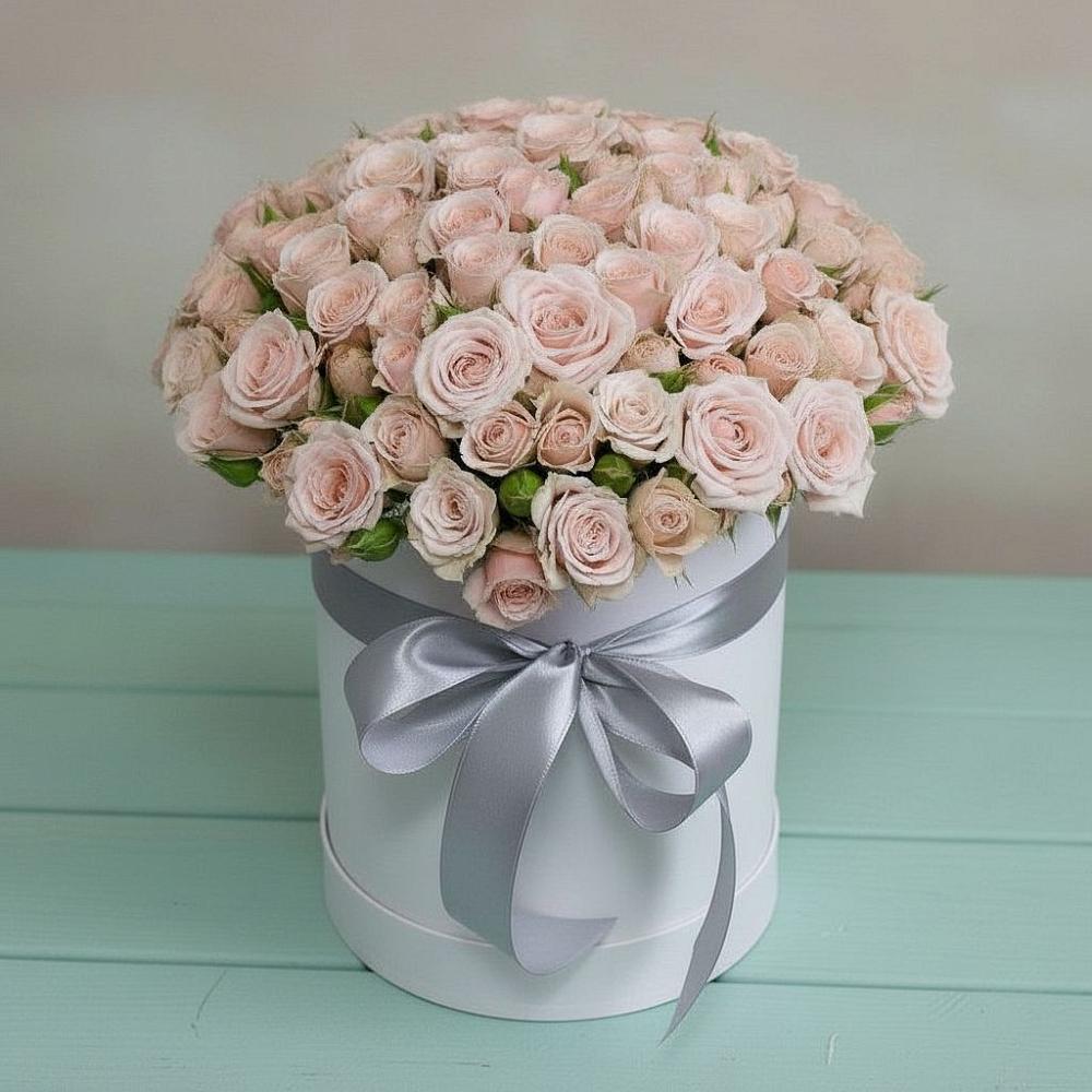 Цветочная композиция из Розы в шляпной коробке в Зеленоградске